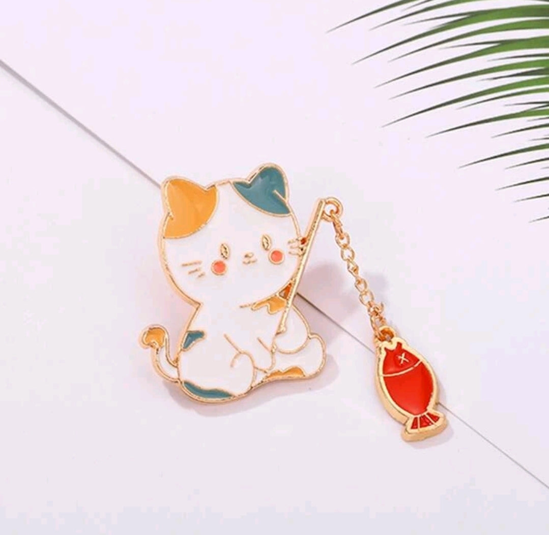 Épingle de conception de chat et de poisson